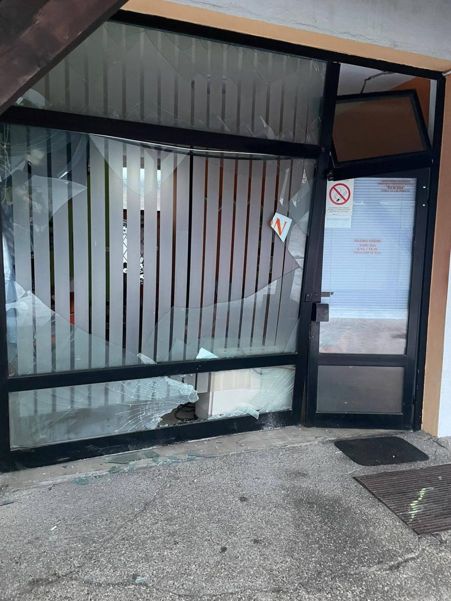 Frizerski salon  napad  Putinci (1).jpg