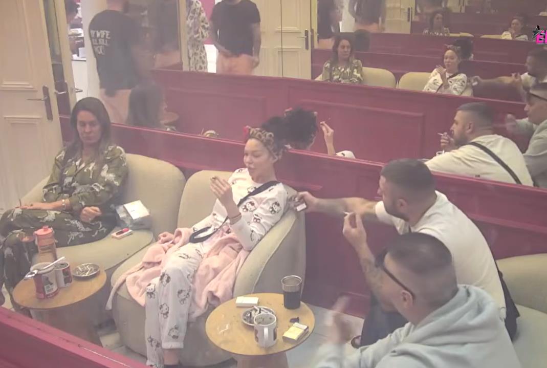 MAJA ODUVALA ASMINA, PONOVO! Durdžić na sve načine pokušava da osvoji starletu, moli je za MAKAR TRI SEKUNDE nežnosti!