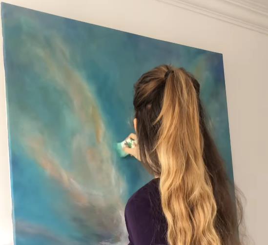 Suzan Delilović sa četkicom u rukama u svom studiju u Splitu (6).png