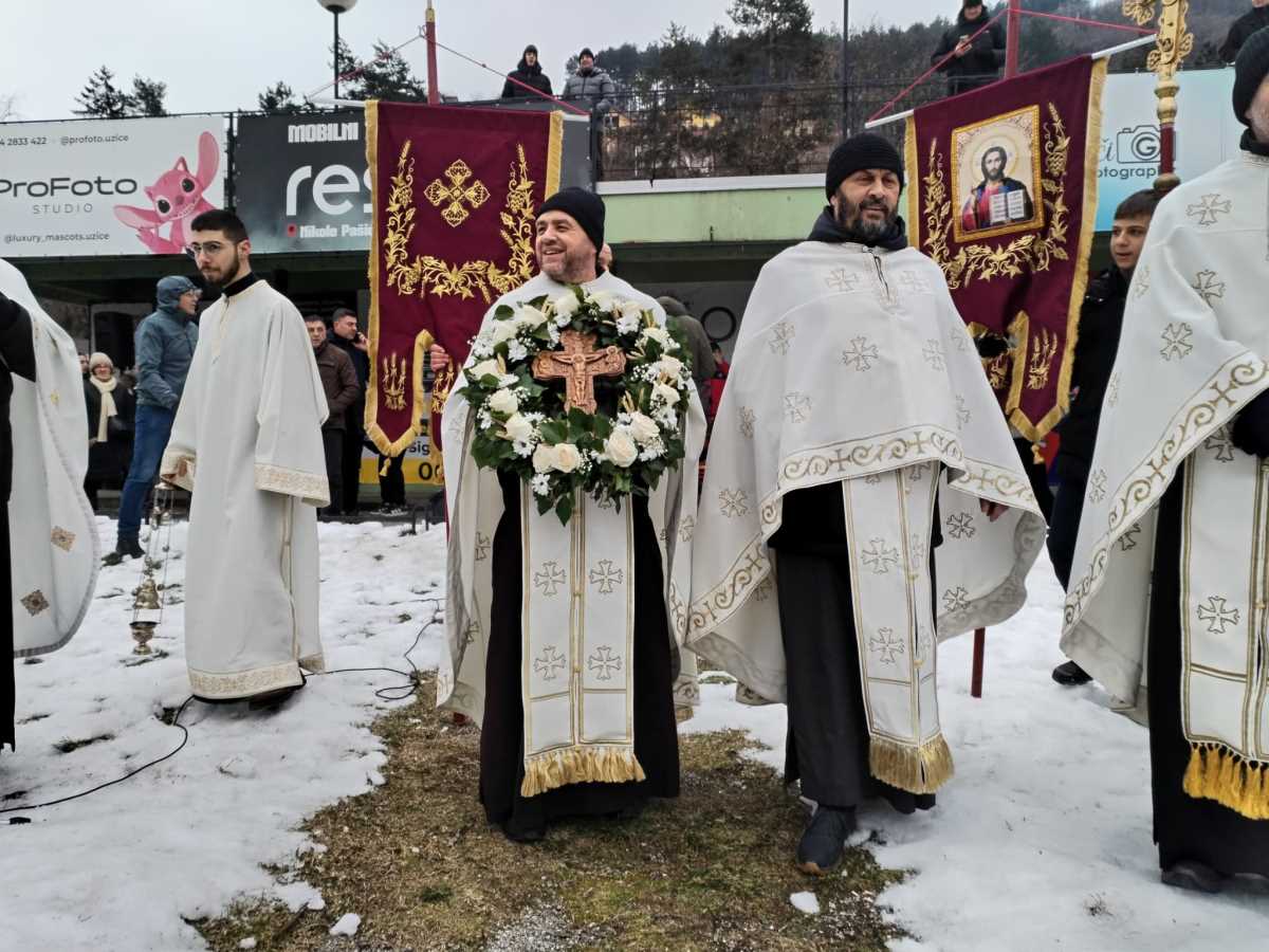 Bogojavljenje plivanje Časni krst Užice (1).jpeg