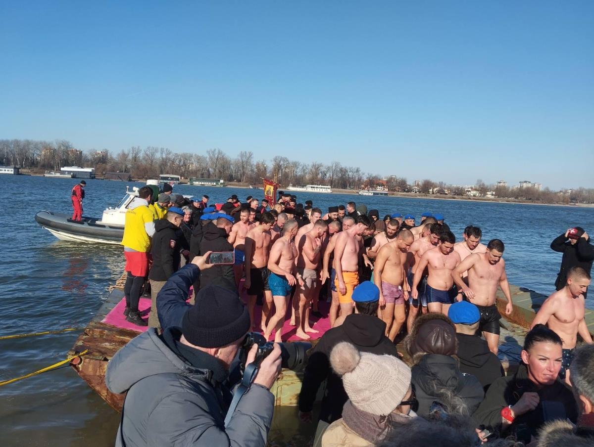 Bogojavljenje plivanje Časni krst Novi Sad (5).jpeg