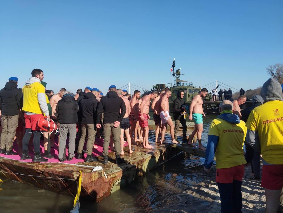 Bogojavljenje plivanje Časni krst Novi Sad (2).jpeg
