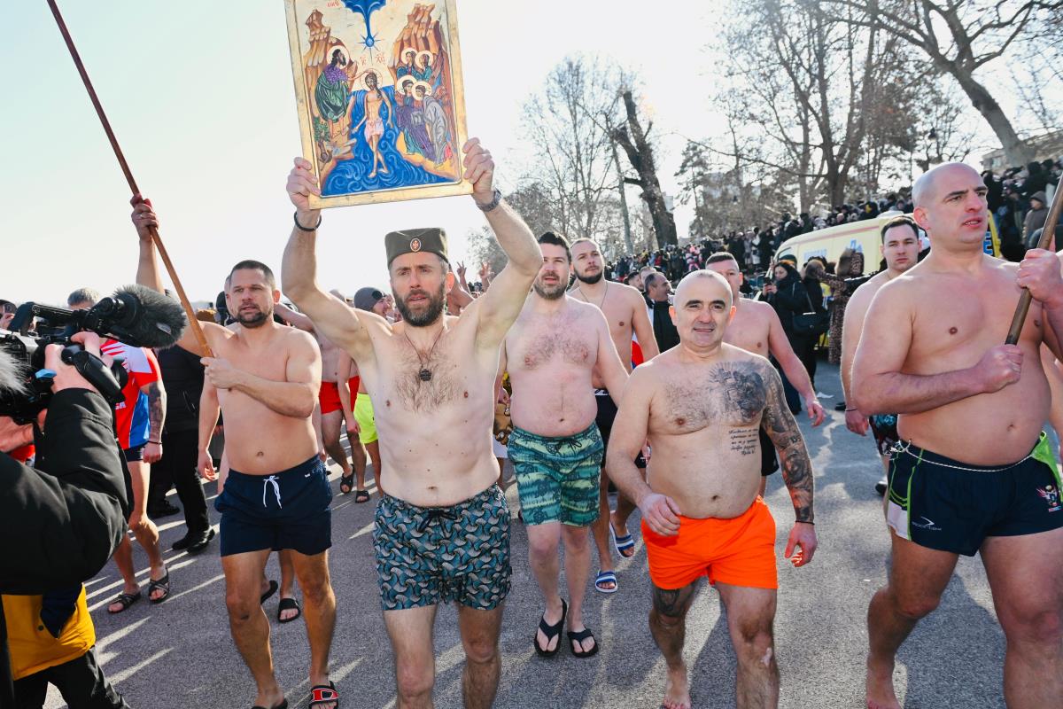 Bogojavljenje plivanje Časni krst Zemun (1).jpeg