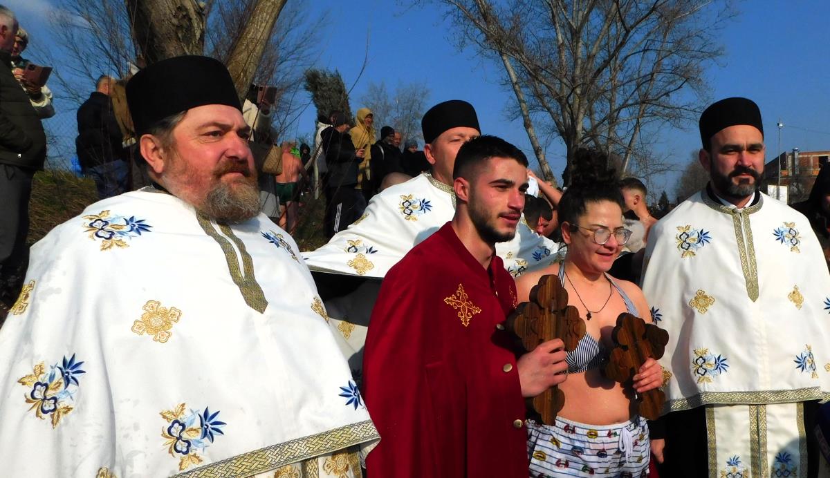 LOZNICA - Pobednici plivanja.JPG