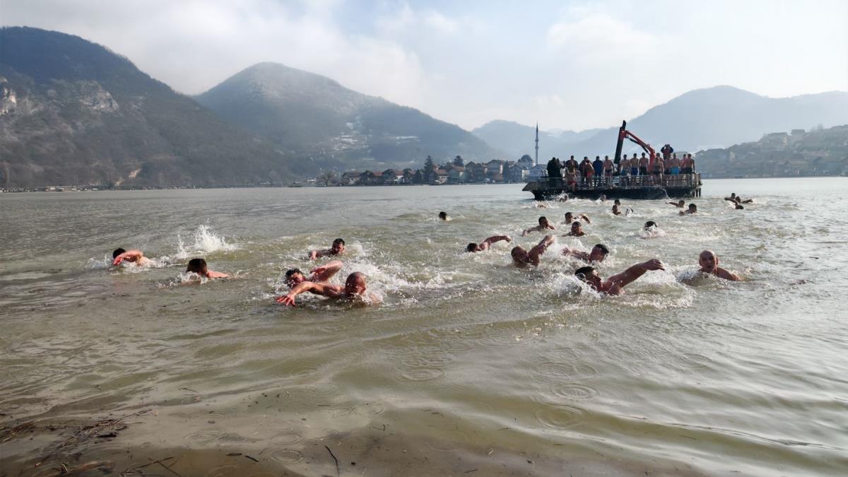 MALI ZVORNIK - Na Zvorničkom jezeru.jpg