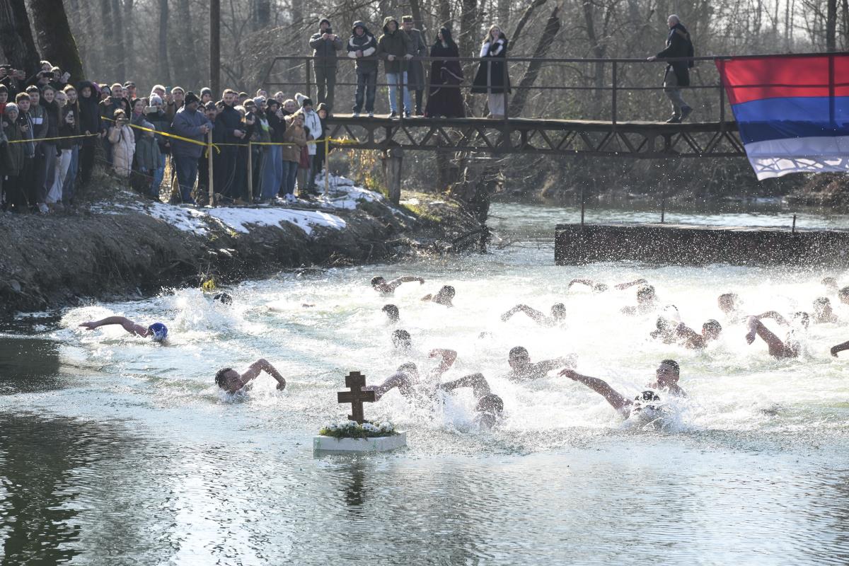 Bogojavljenje plivanje Časni krst Bratislav Gašić selo Šavrane (7).jpg
