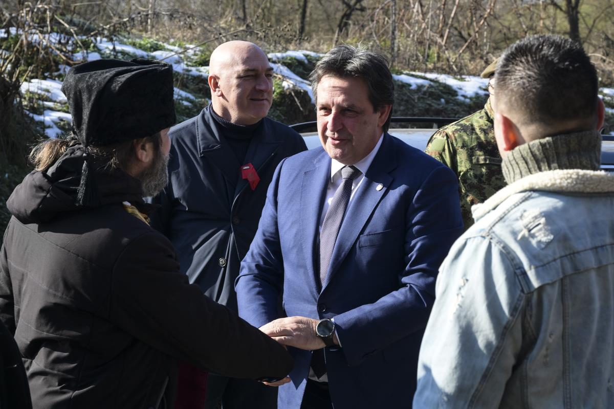 Bogojavljenje plivanje Časni krst Bratislav Gašić selo Šavrane (2).jpg