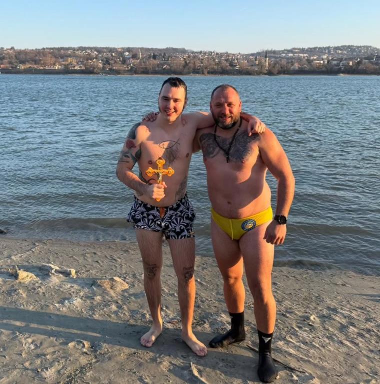 Aleksa Balašević plivao za časni krst