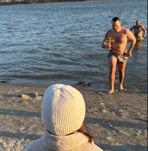 Aleksa Balašević plivao za časni krst