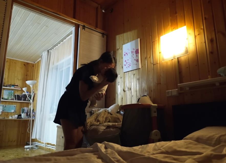 Majka sa bebom u Jakutsku na ekstremnoj hladnoći