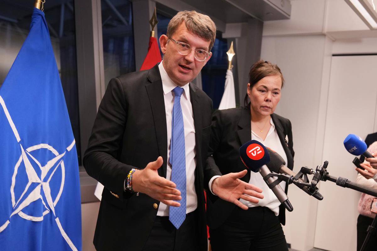 Trels Lund Pulsen01 AP Virginia Mayo.jpg