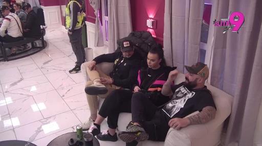 ANITA CEPA SVE STVARI LUKE VUJOVIĆA Raskinuli zbog Aneli, pa sad ni obezbeđenje ne može da je smiri: Sad ćeš da vidiš moj pakao!