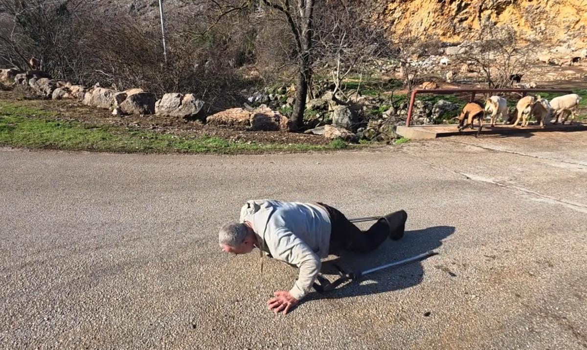 Zoran Macan (73) bez jedne noge čuva 150 koza i ne zna za bolest već 20 godina