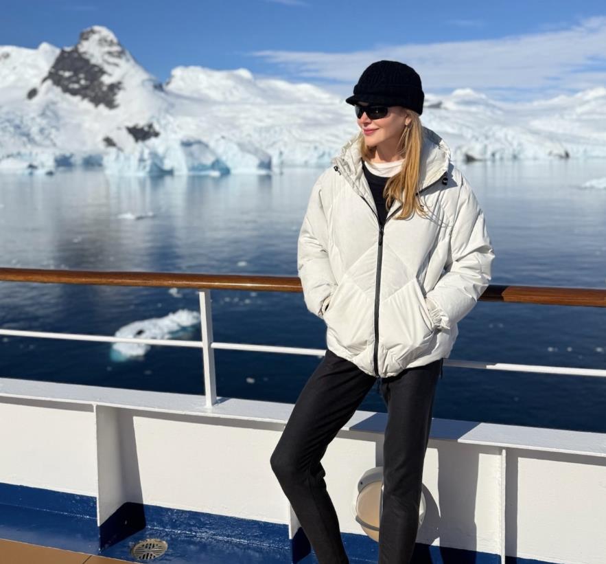Nikol Kidman na Antartiku (4).png