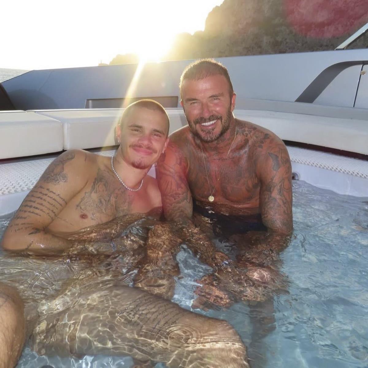 Dejvid Bekam u bazenu sa sinom