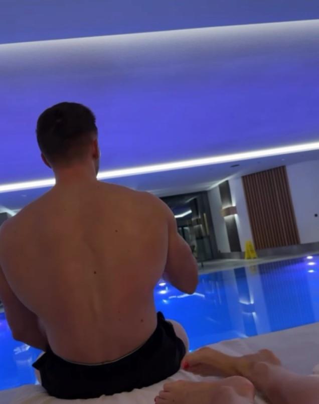 POSLE MATORE SRCE JOJ UZEO ZVER: Sanja Stanković objavila sliku dečka: Njegovo golo telo u prvom planu (FOTO)