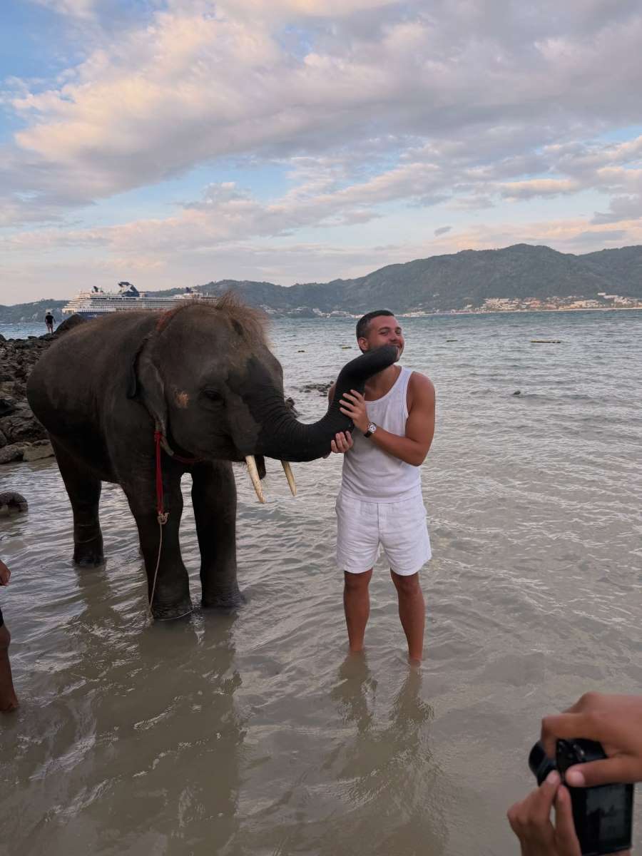 Viktor Živojinović na Tajlandu