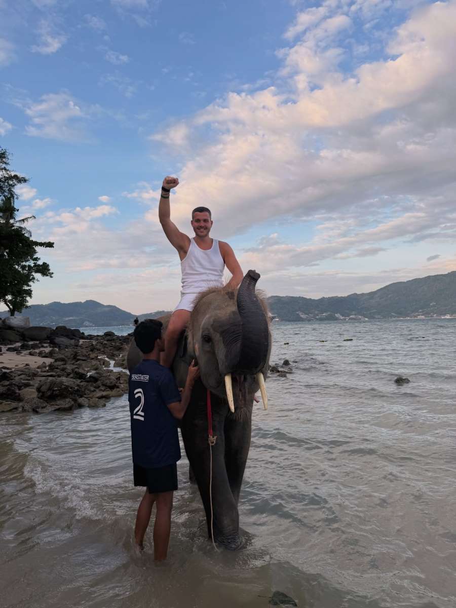 Viktor Živojinović na Tajlandu