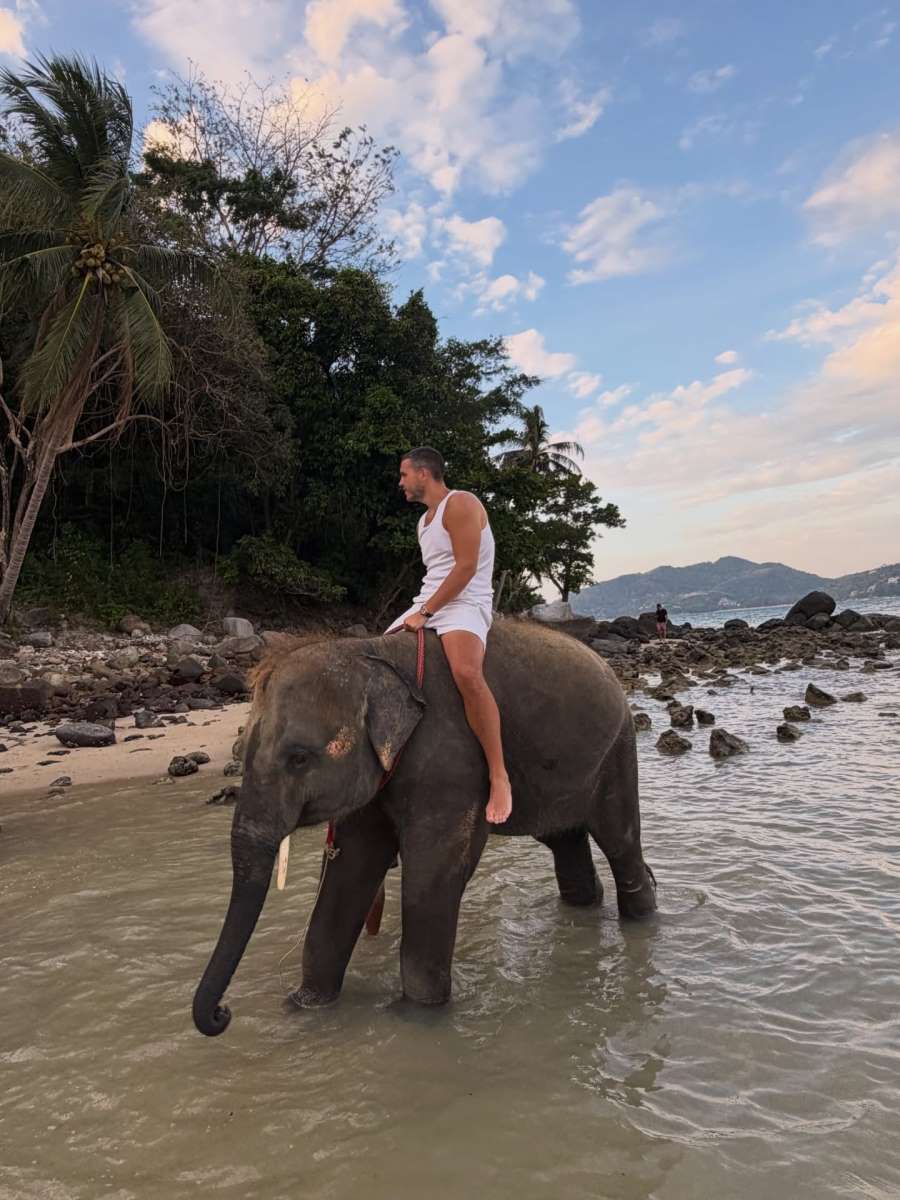 Viktor Živojinović na Tajlandu