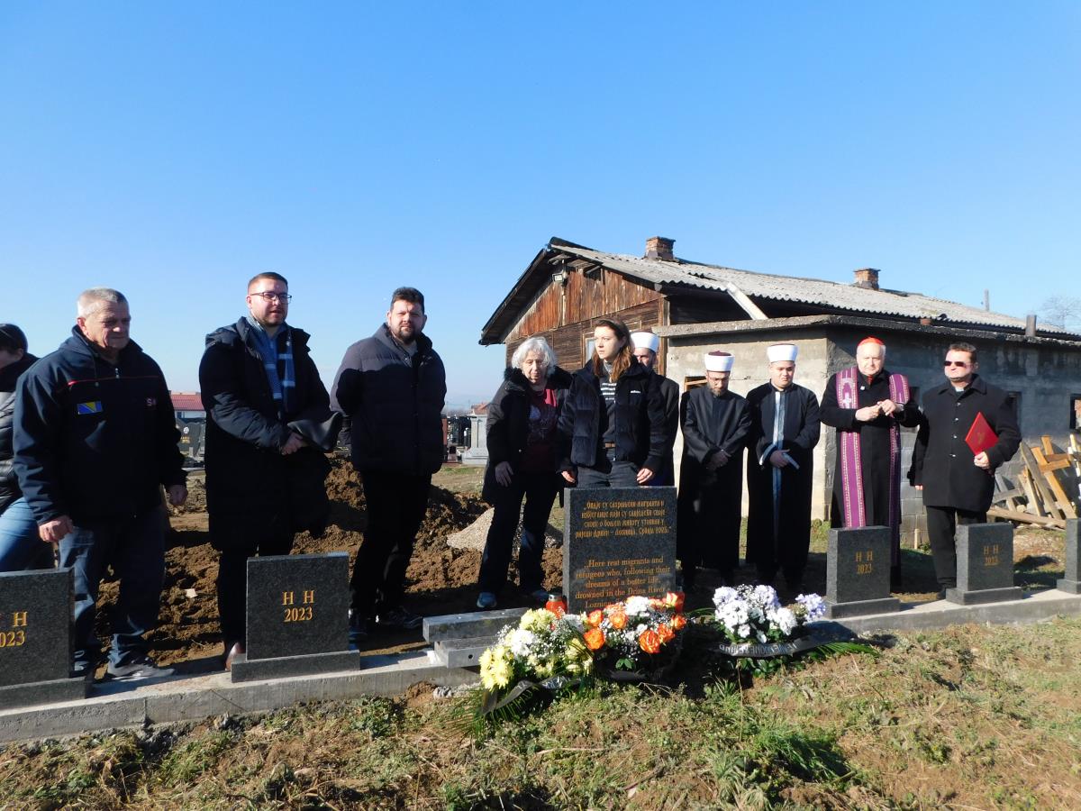 LOZNICA - Otkrivena spomen ploča.jpg