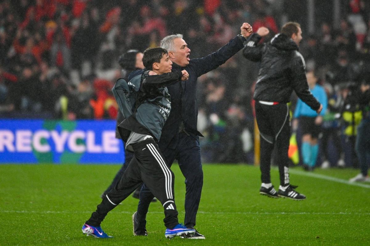 Žoze Murinjo proslavlja četvrti gol Benfike protiv Reala