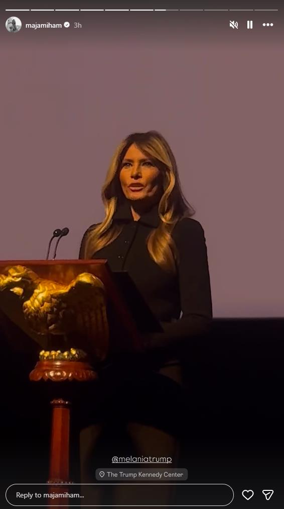 Maja Mihajlović na premijeri filma „Melanija“ u Vašingtonu u dugoj beloj čipkastoj haljini (2).jpg