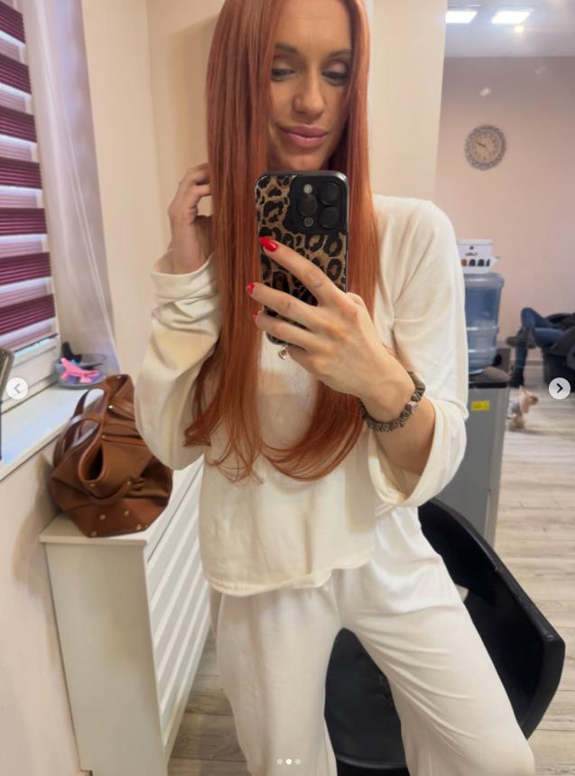 Anja Mit se ofarbala u crveno