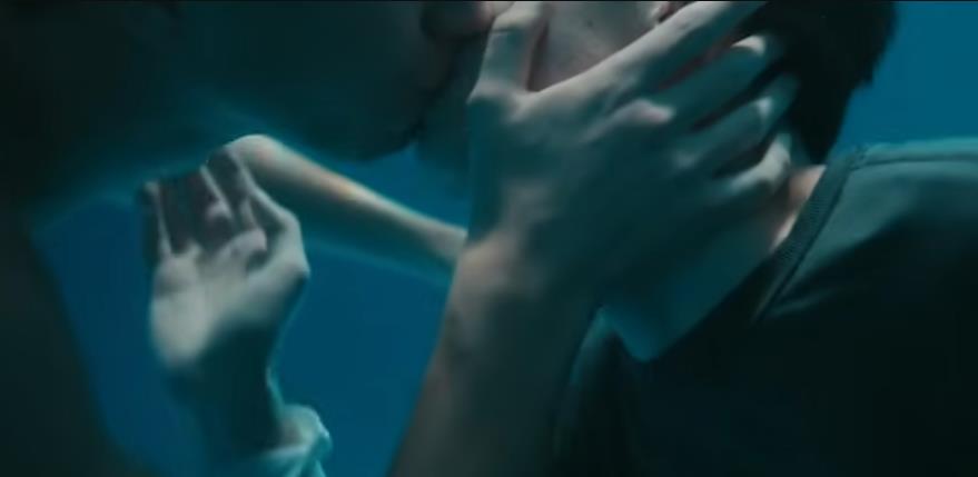 Gej poljubac u seriji Sram