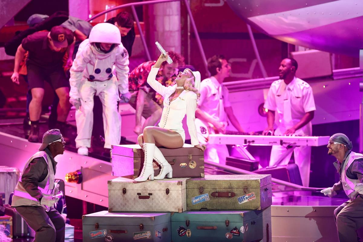 Nastup Sabrine Karpenter na dodeli Gremi nagrada