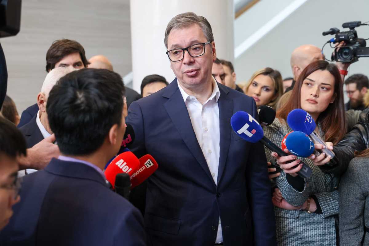 Aleksandar Vučić Agibot robot (13).jpeg