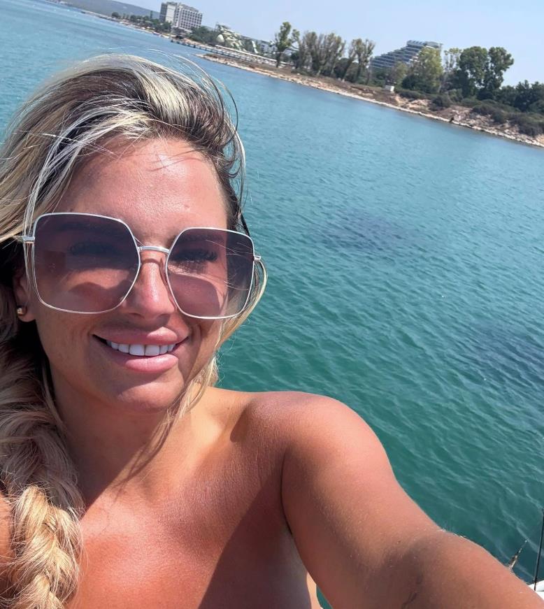 Džastina Meklelan (6).png