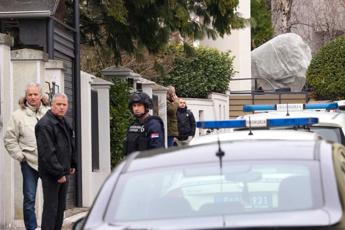 Zdravko Čolić bačena bomda vila Dedinje (6).jpeg