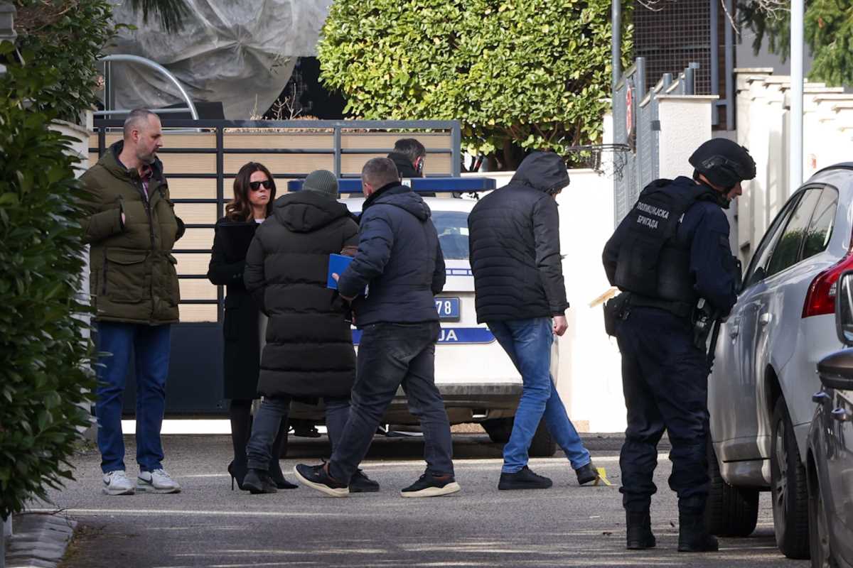 Zdravko Čolić bačena bomda vila Dedinje (7).jpeg