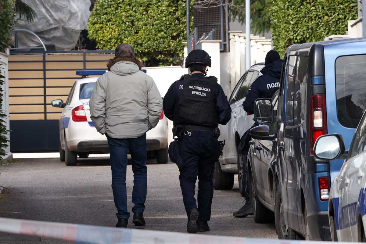 Zdravko Čolić bačena bomda vila Dedinje (4).jpeg