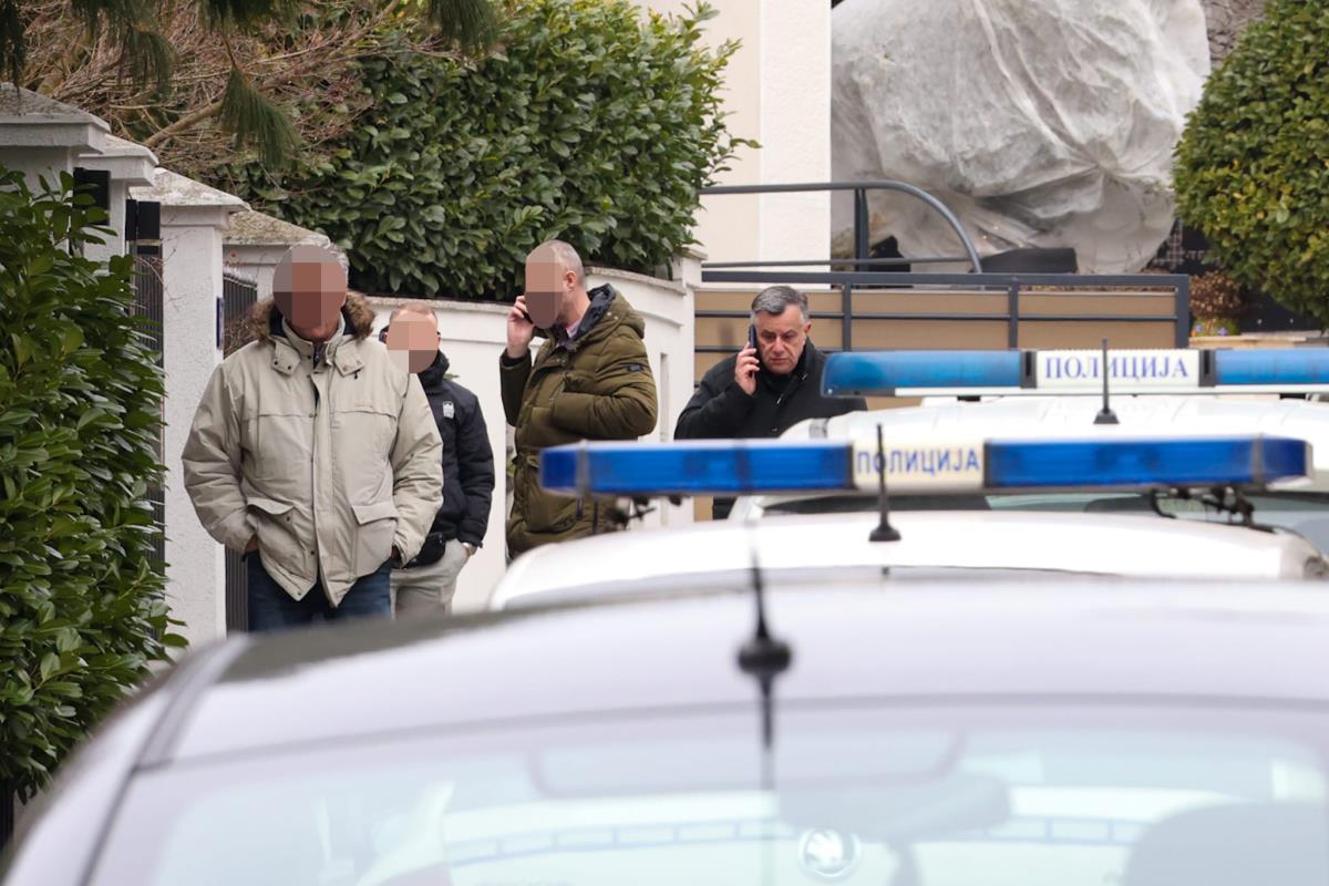 Zdravko Čolić bačena bomda vila Dedinje (16).jpeg