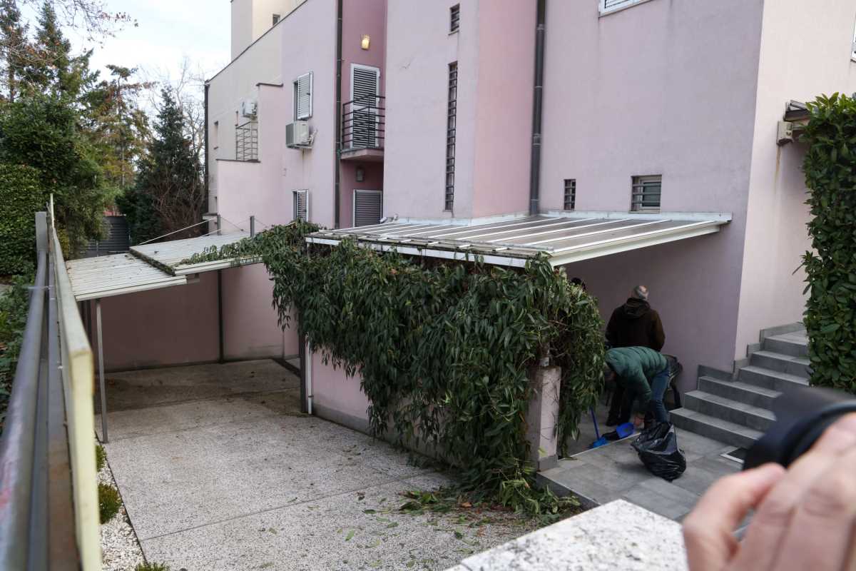 Zdravko Čolić bačena bomba vila Dedinje (12).jpeg