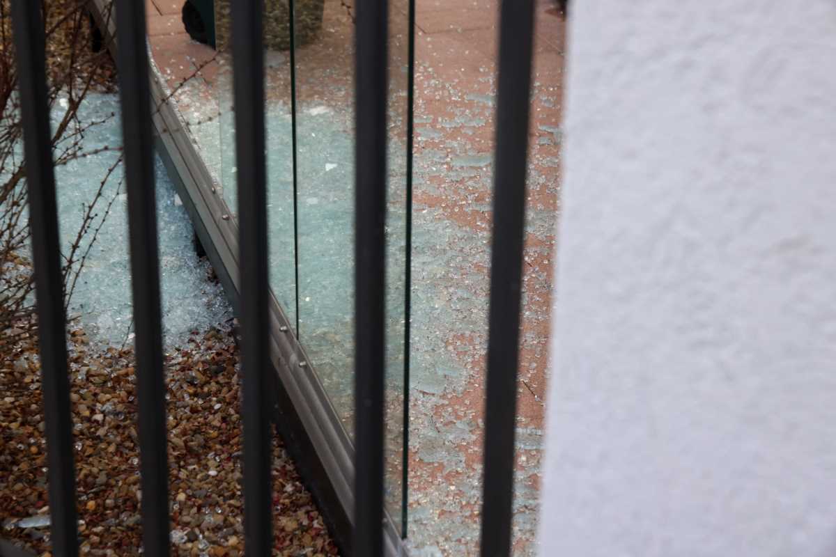 Zdravko Čolić bačena bomba vila Dedinje (10).jpeg