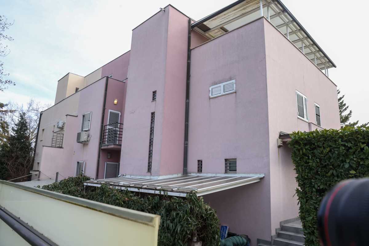 Zdravko Čolić bačena bomba vila Dedinje (9).jpeg