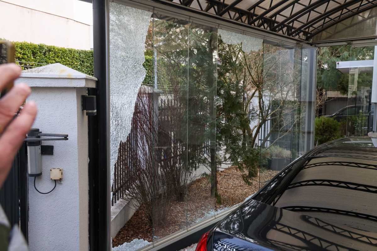 Zdravko Čolić bačena bomba vila Dedinje (8).jpeg