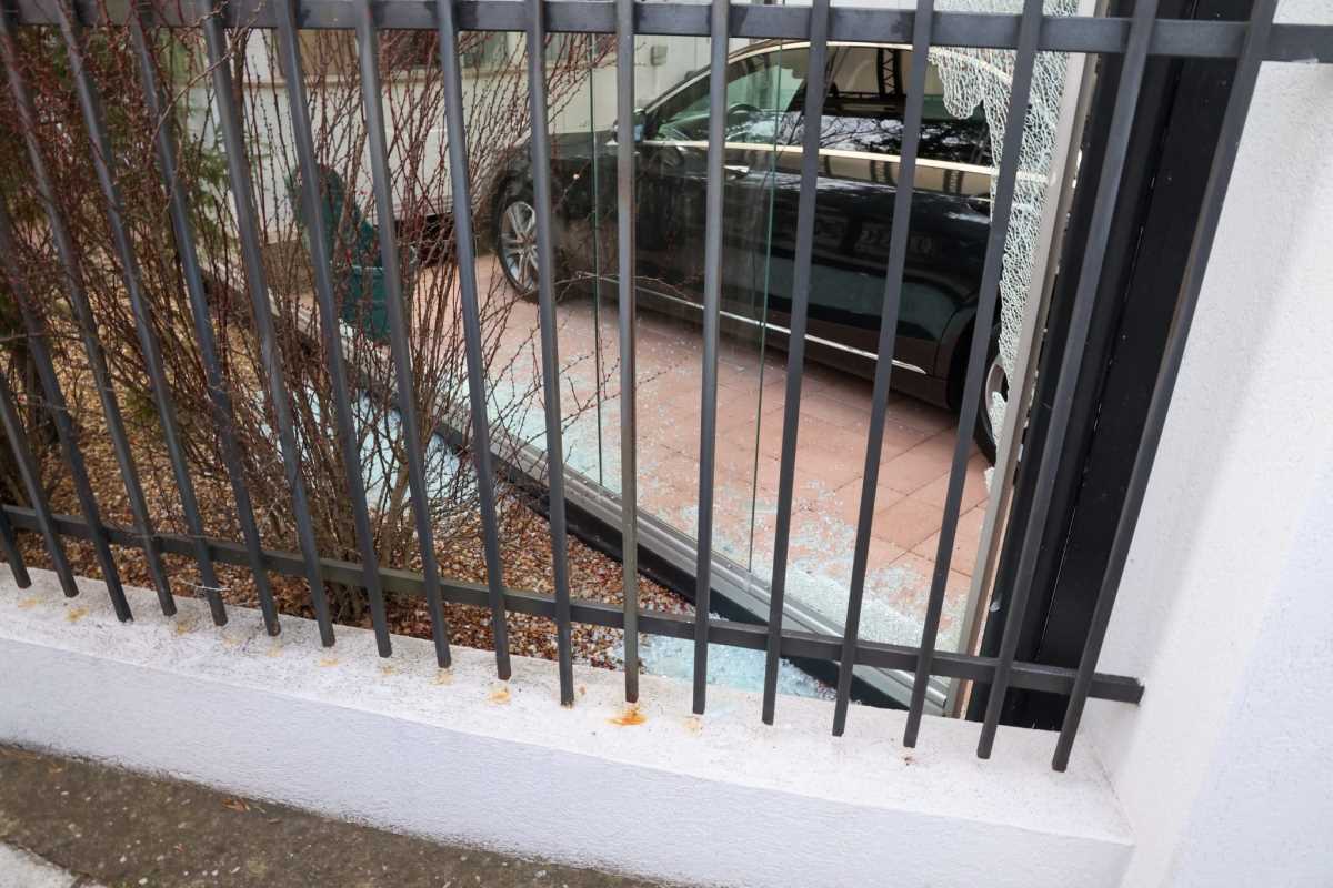 Zdravko Čolić bačena bomba vila Dedinje (6).jpeg