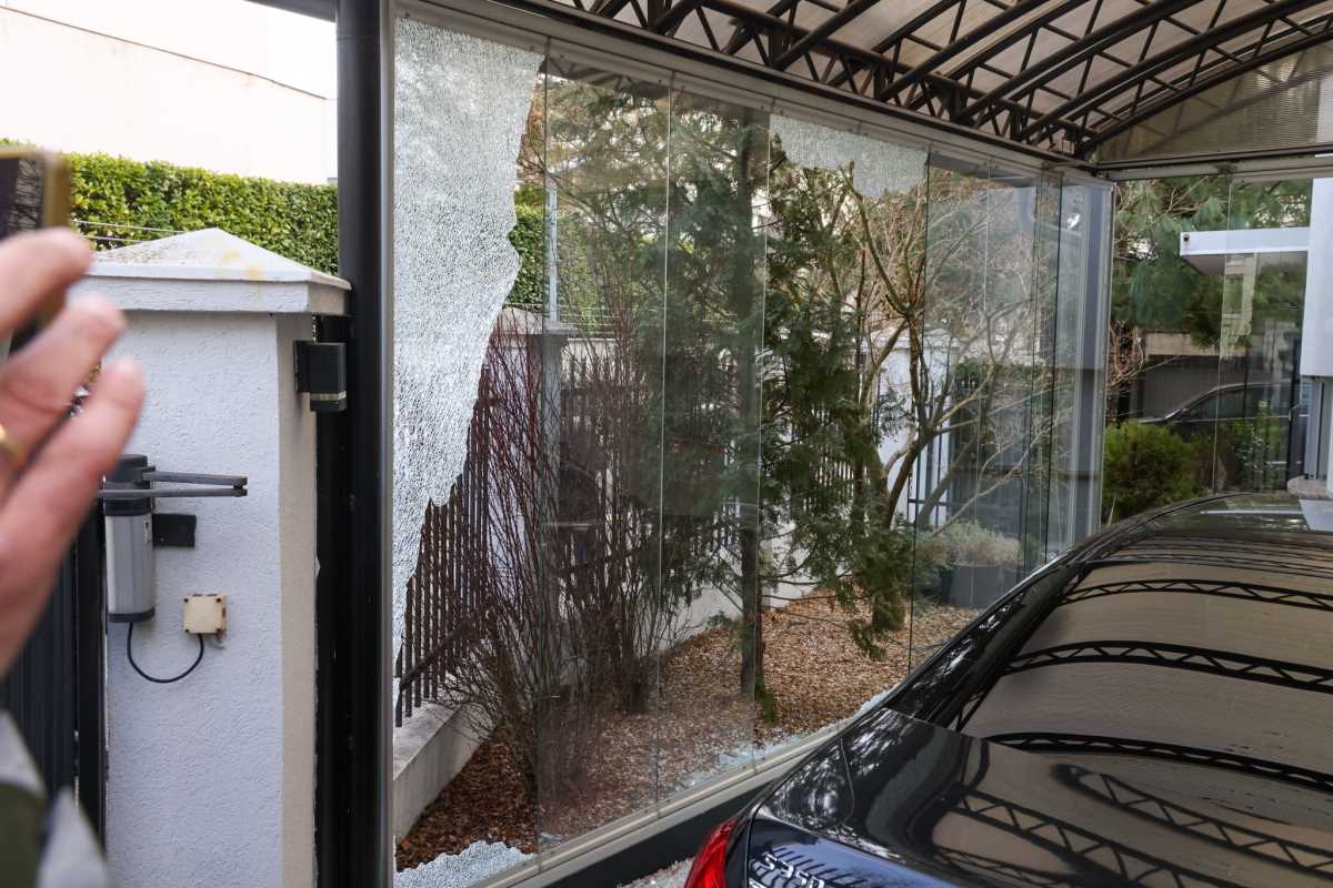 Zdravko Čolić bačena bomba vila Dedinje (5).jpeg