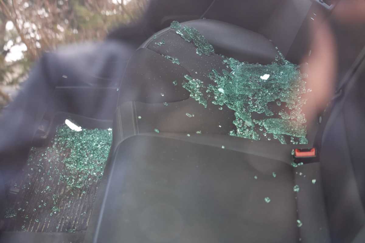 Zdravko Čolić bačena bomba vila Dedinje (17).jpeg