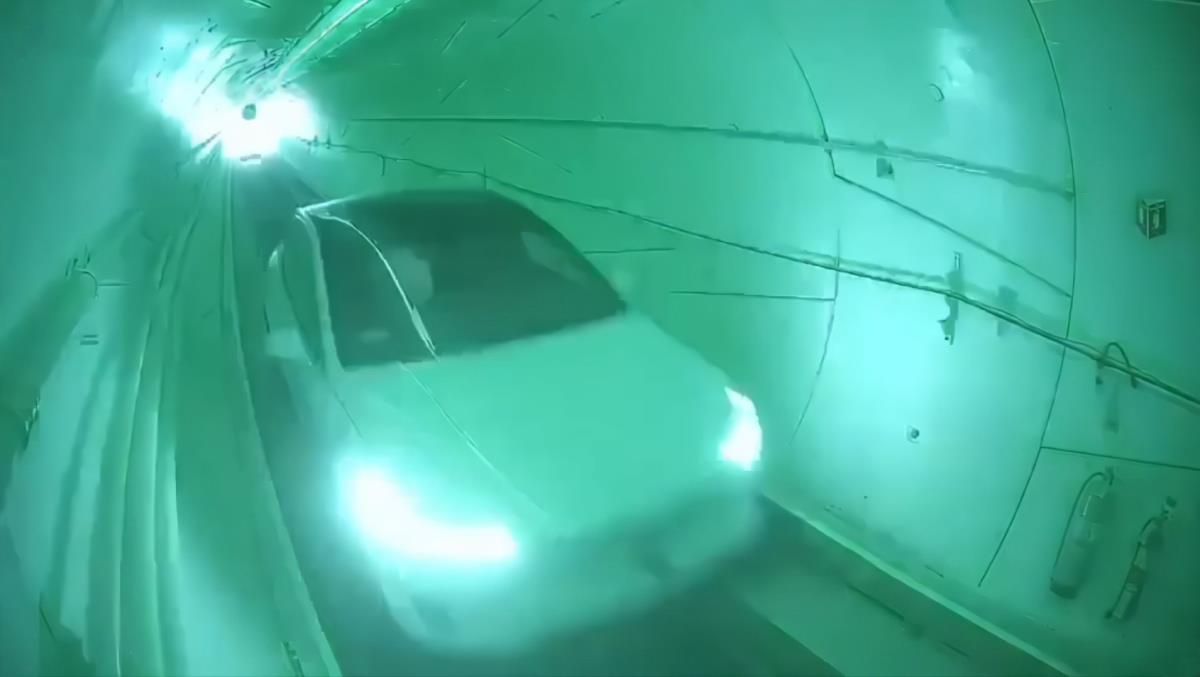 Tesla tunel 2.jpg