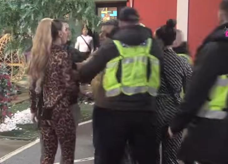 OBEZBEĐENJE IZVUKLO ANELI IZ BELE KUĆA: Ahmićeva se zaletela na Boru, morali odmah da reaguju - haos i drama u Eliti 9