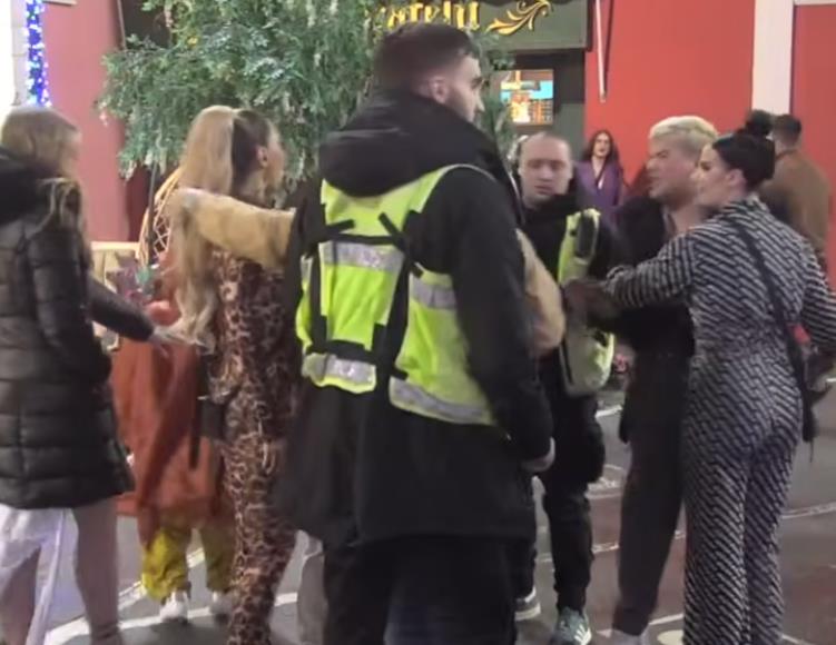 OBEZBEĐENJE IZVUKLO ANELI IZ BELE KUĆA: Ahmićeva se zaletela na Boru, morali odmah da reaguju - haos i drama u Eliti 9