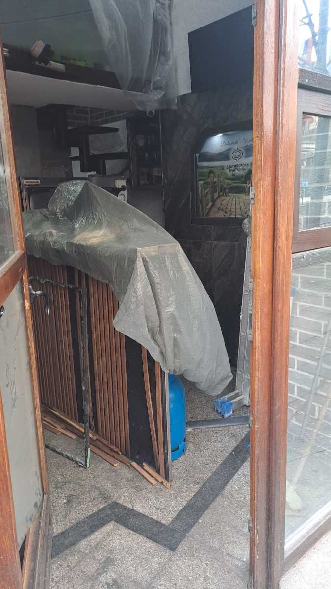 Nikola Dragojlović Kaja Ostojić lokal bomba