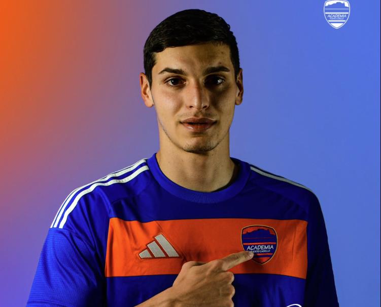 Stefan Obradović na predstavljanju u klubu Akademija Puerto Kabeljo