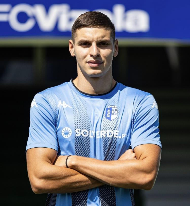 Stefan Obradović kao fudbaler portugalske Vizele