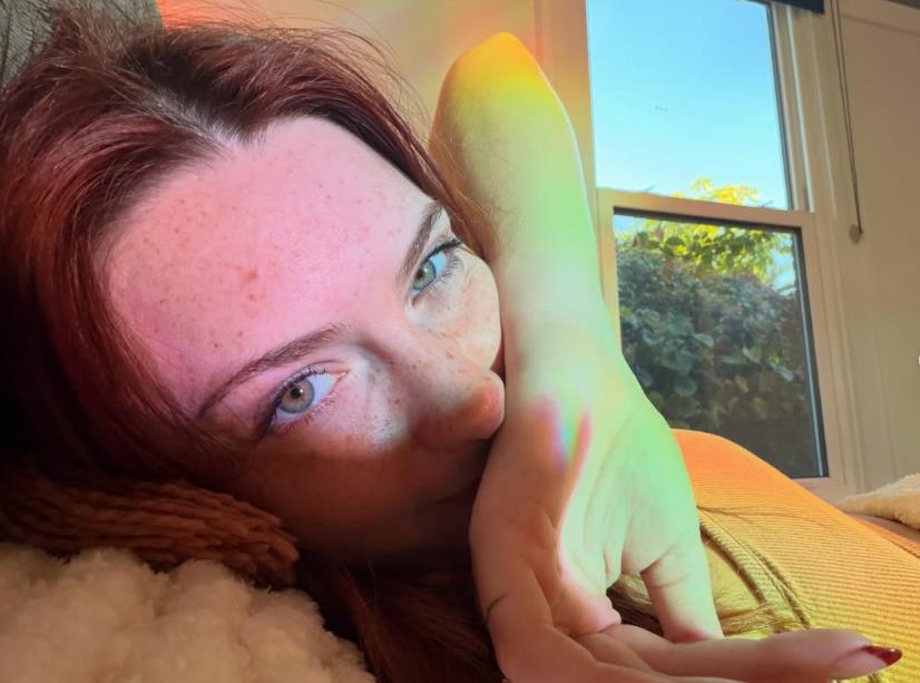 Flora de Jogi čita priče usamljenim muškarcima