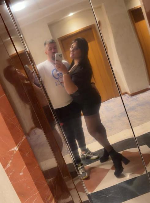 PREVARIO JE DOK JE SAHRANJIVALA OCA, PA MU SVE OPROSTILA Ponovo srećni u ljubavi, poznati par šokirao novom objavom (FOTO)